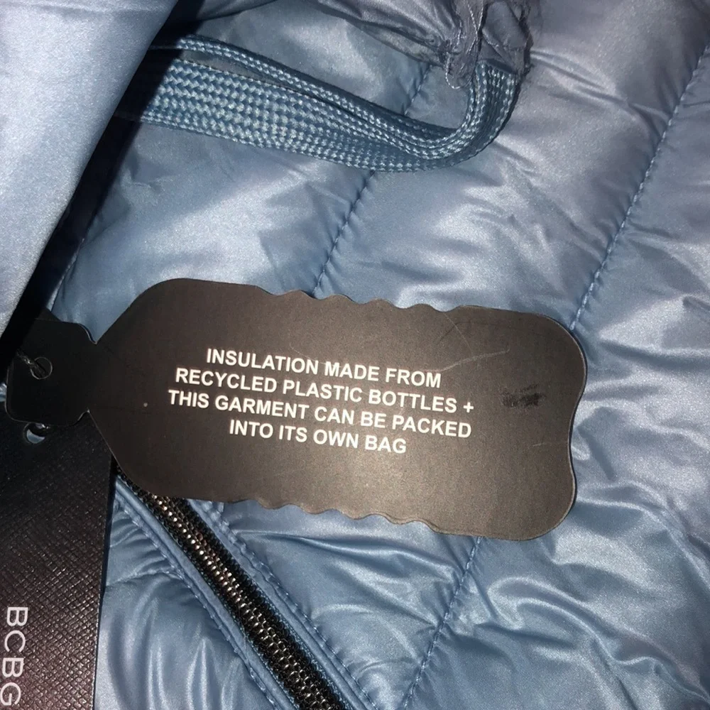 BCBGMAXAZRIA NWT light blue feather free eco friendly fill + packable - Picture 6 of 7